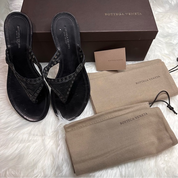 BOTTEGA VENETA Black Leather Woven Thong Sandals with Box...